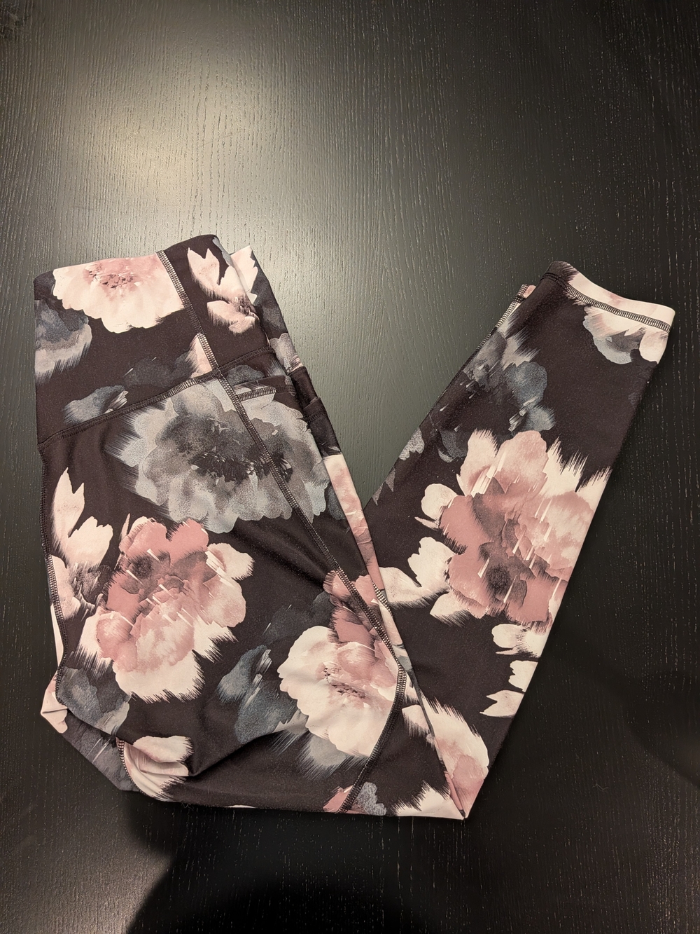 Old Navy Active Floral Elevate Leggings in Pink and Charcoal - Picture 1 of 4